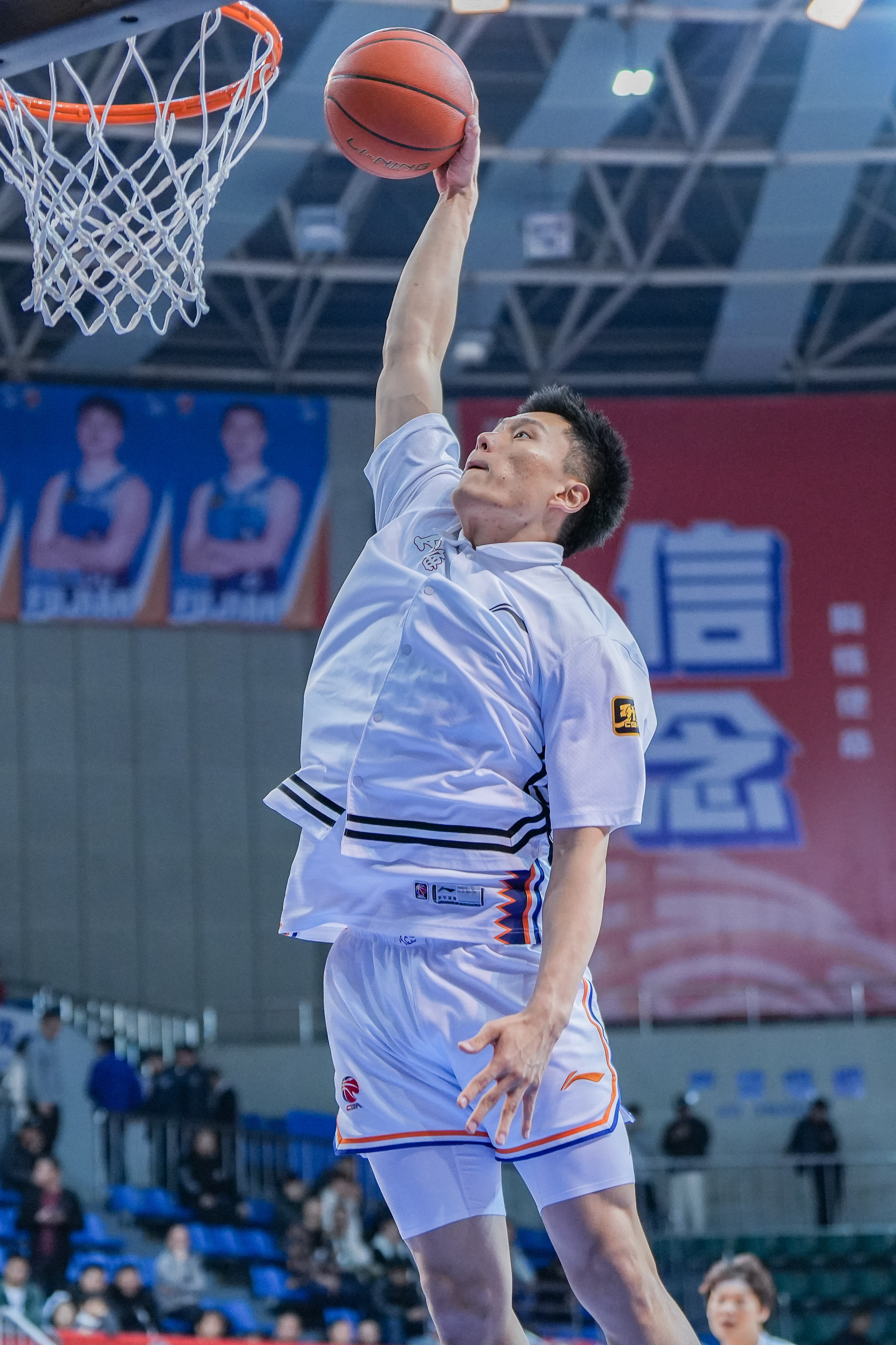  持續(xù)漲球！上海男籃“李花”組合—李弘權(quán)、李添榮