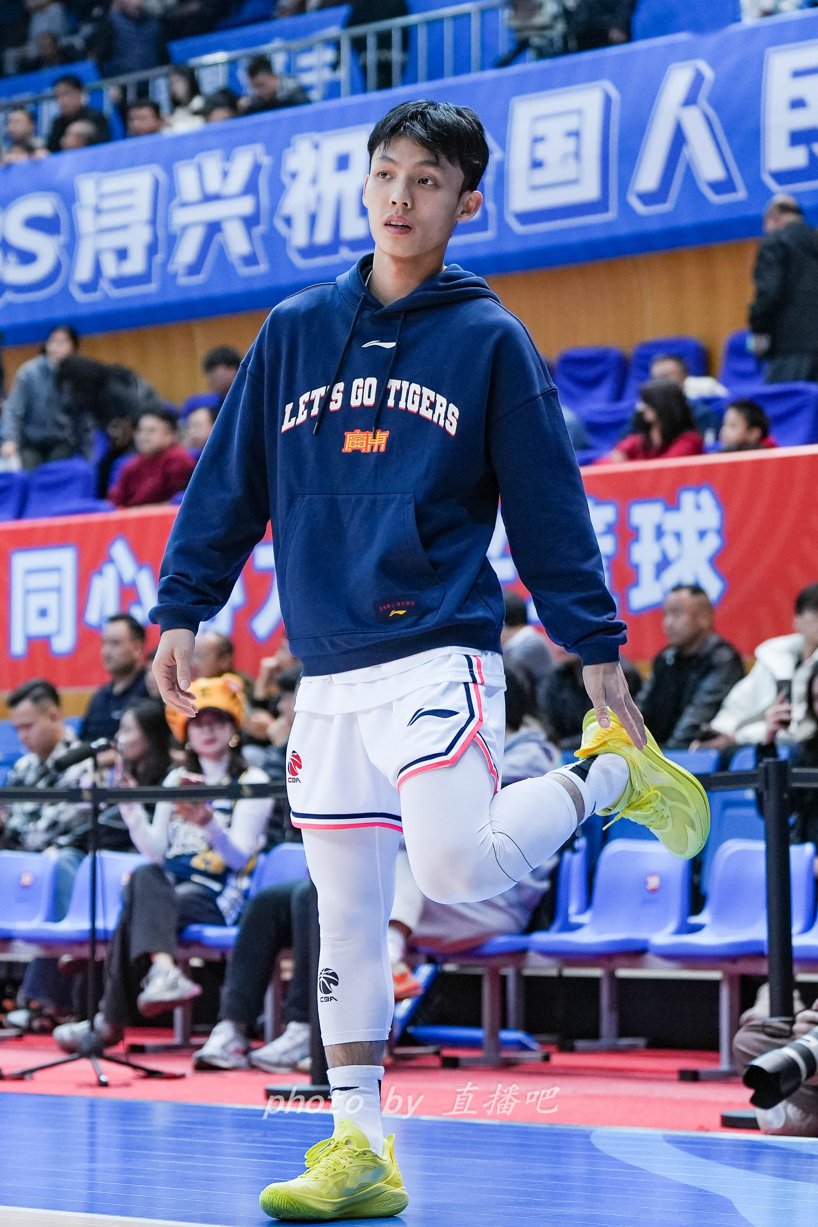  “控球中鋒”！徐杰這身體素質(zhì)有億點(diǎn)東西