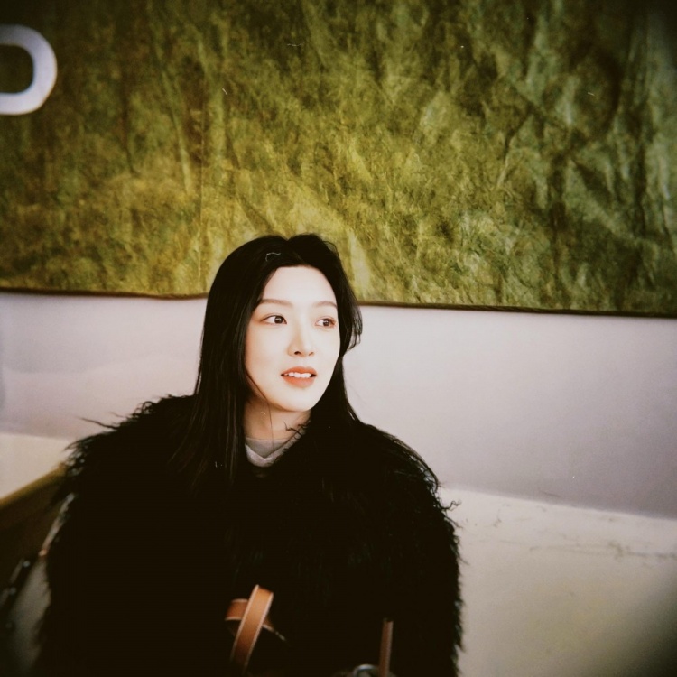  很好看！付豪女友更新社媒曬美照：最近很愛(ài)