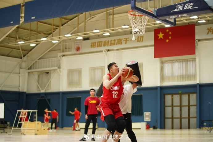  中國籃球之隊(duì)官博：大塊頭 大能量 祝李炎哲25歲生日快樂！