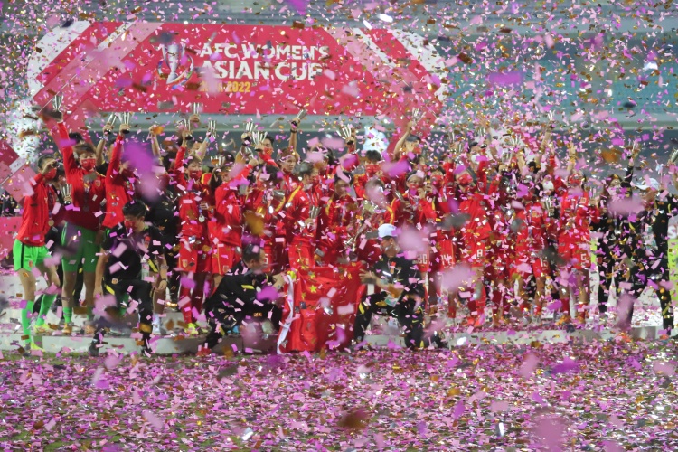  中國(guó)女足亞洲杯奪冠三周年！決賽3-2逆轉(zhuǎn)韓國(guó)，時(shí)隔16年再登頂
