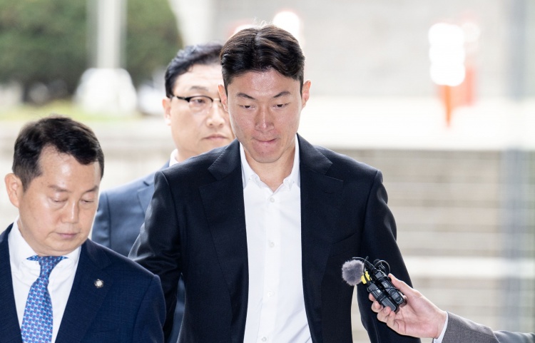  韓國(guó)國(guó)腳黃義助非法拍攝不雅視頻，一審被判有期徒刑1年緩刑2年！