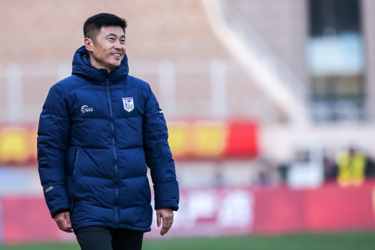  足球報：英博首發(fā)陣容幾乎換了一支球隊，主打高位逼搶強調(diào)奔跑