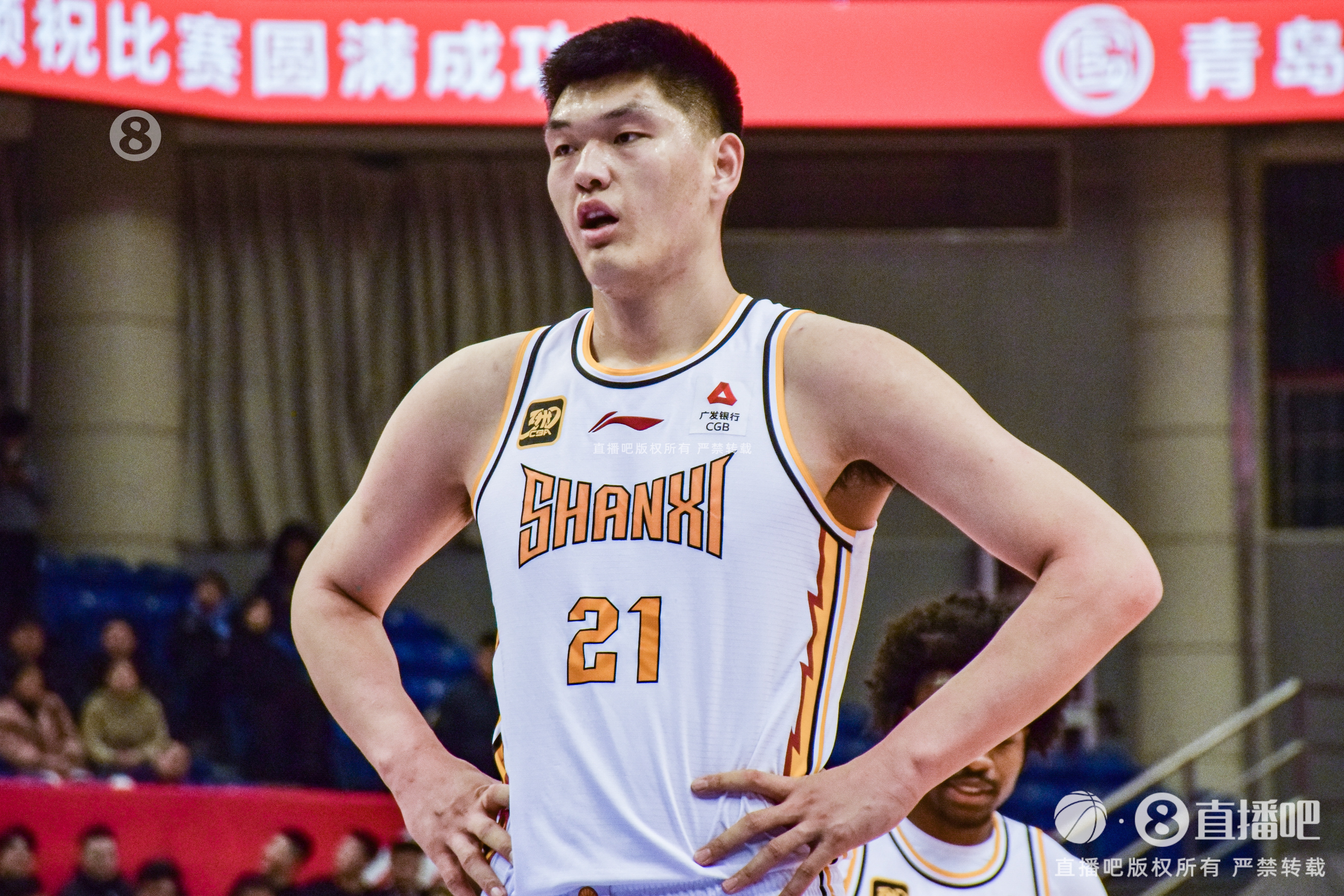  進(jìn)化了！劉傳興半場7中5&三分3中2 拿下12分3籃板助隊建立領(lǐng)先