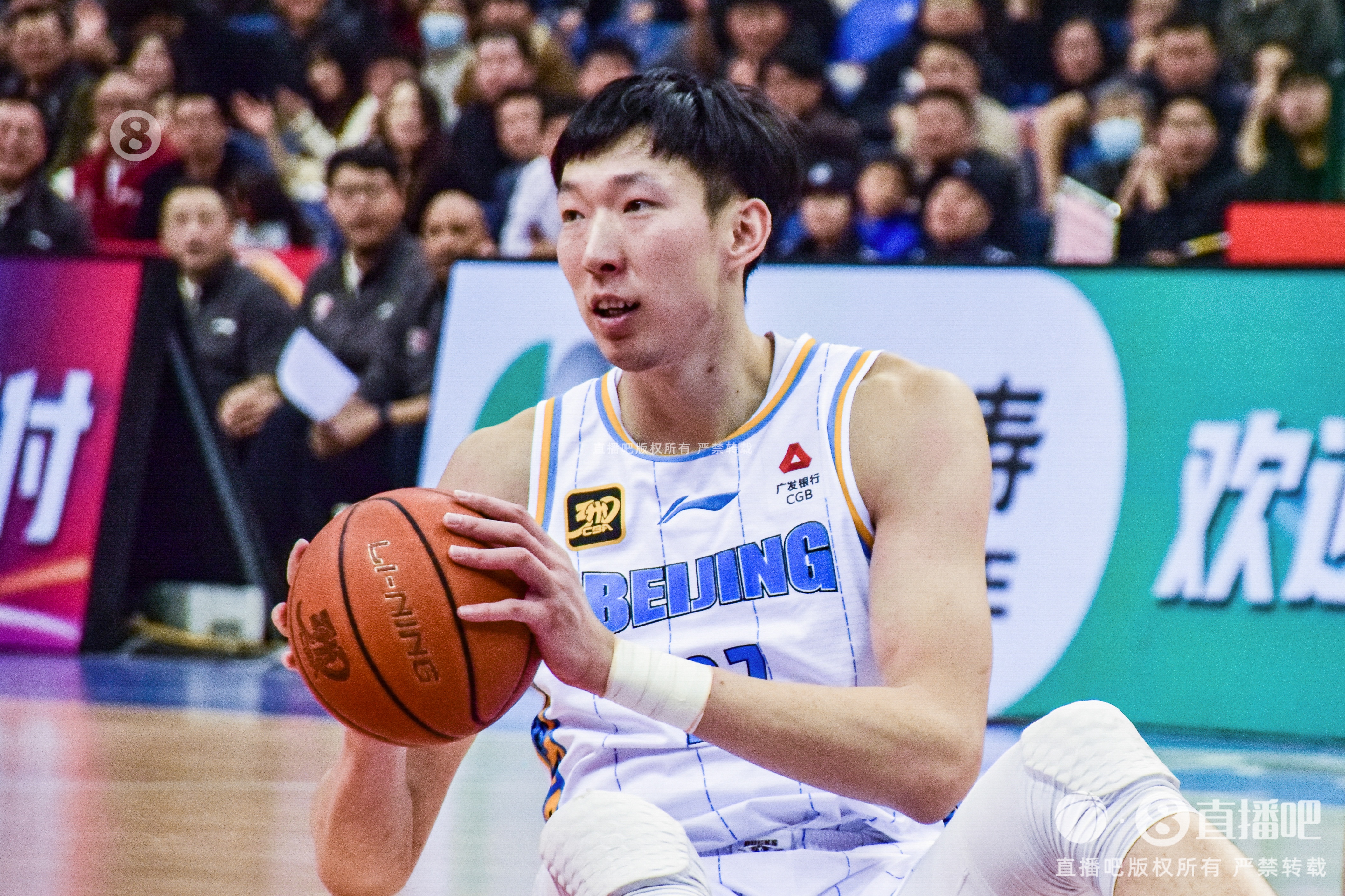  定海神針！周琦內(nèi)線攻防在線 半場6中5貢獻12分6籃板2蓋帽