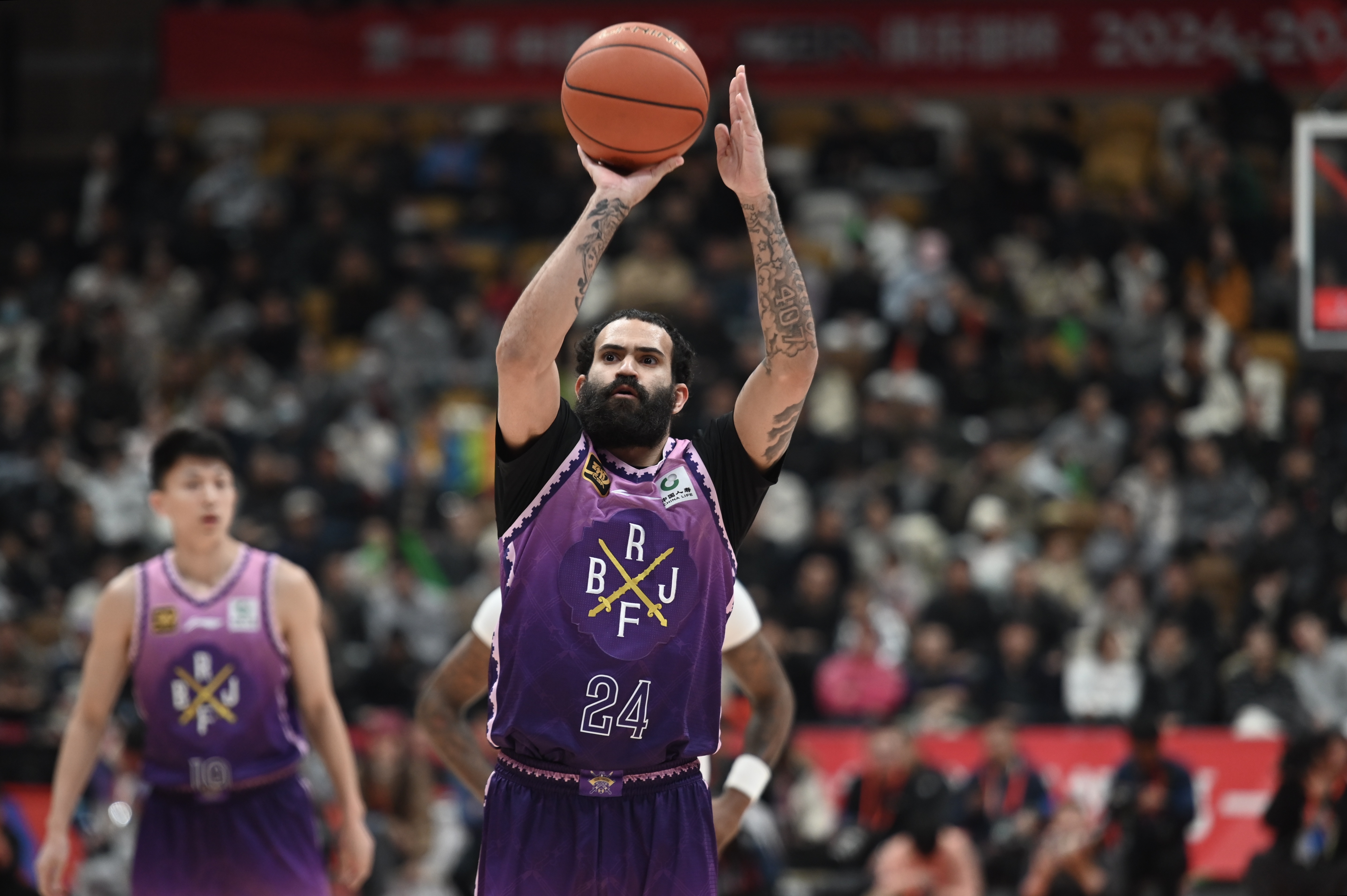  高效輸出！里勒半場各種強(qiáng)突 兩分球7中7砍下16分2籃板3助攻