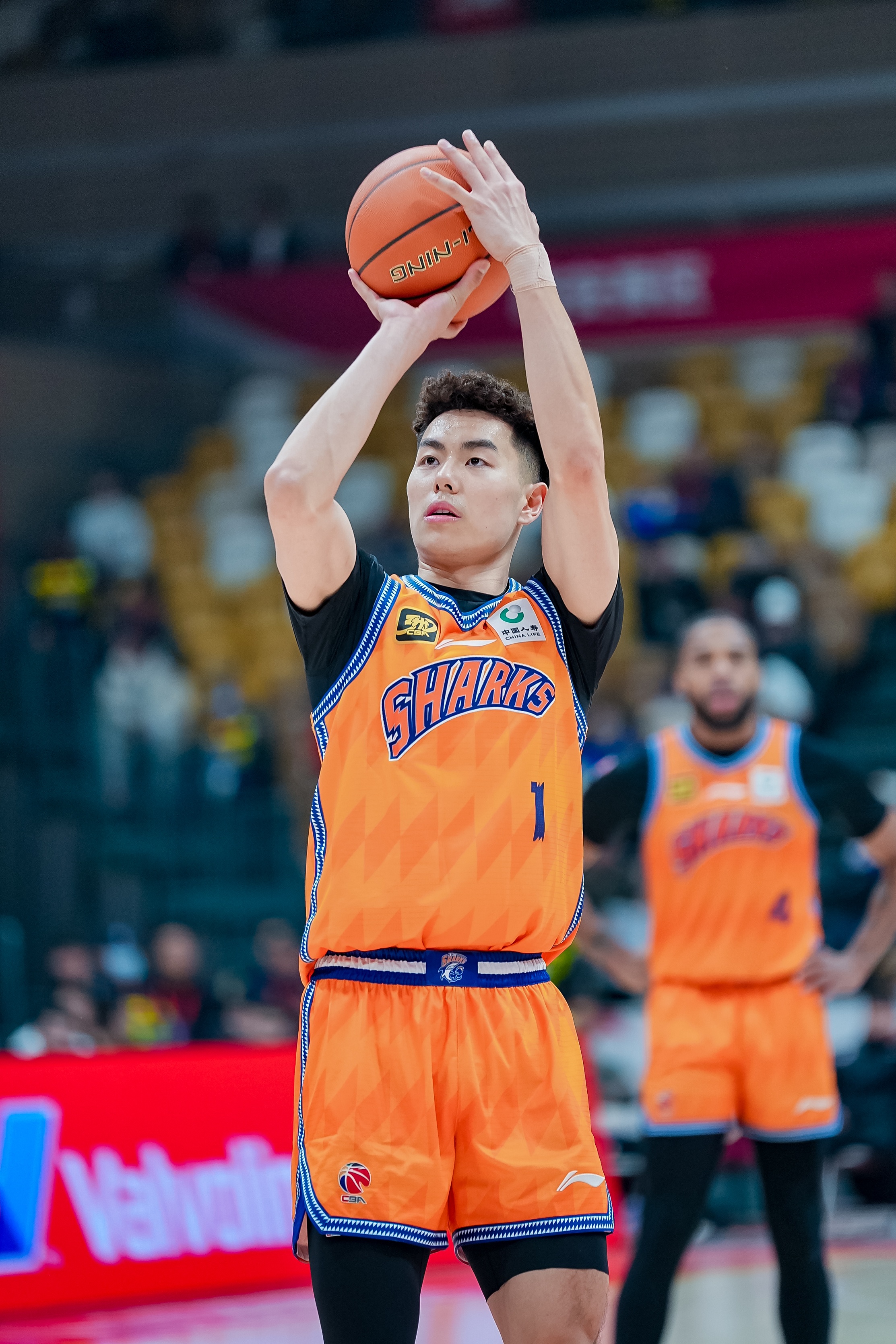  相當(dāng)高效！李添榮10中7&三分7中4拿全隊并列最高18分